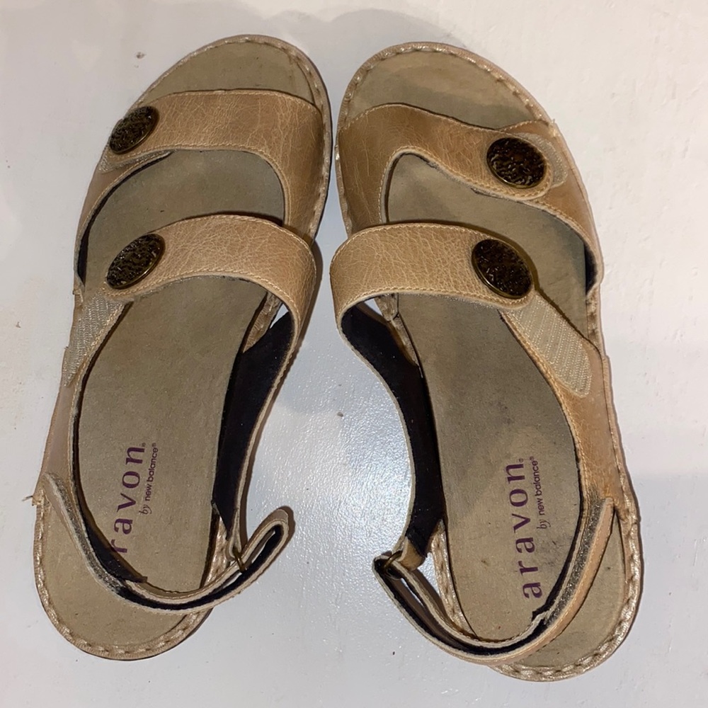 Aravon tan Candace sandals!